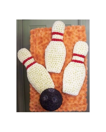 BOWLING BALL AND PINS